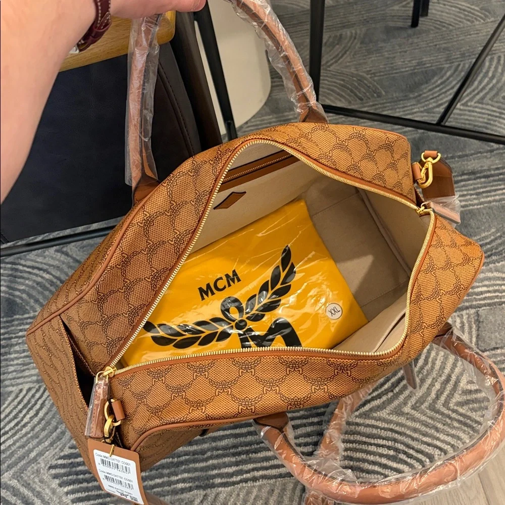 🔥 MCM XL Ottomar Weekender Bag – LIMITED SPECIAL EDITION – NWT! 🔥 - Picture 3 of 10
